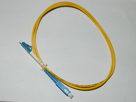 Патч-корд оптический переходной LC-SC/UPC SM Simplex 3.0мм 9/125, 1м Netko N--S-1-A-LC-SC-1M